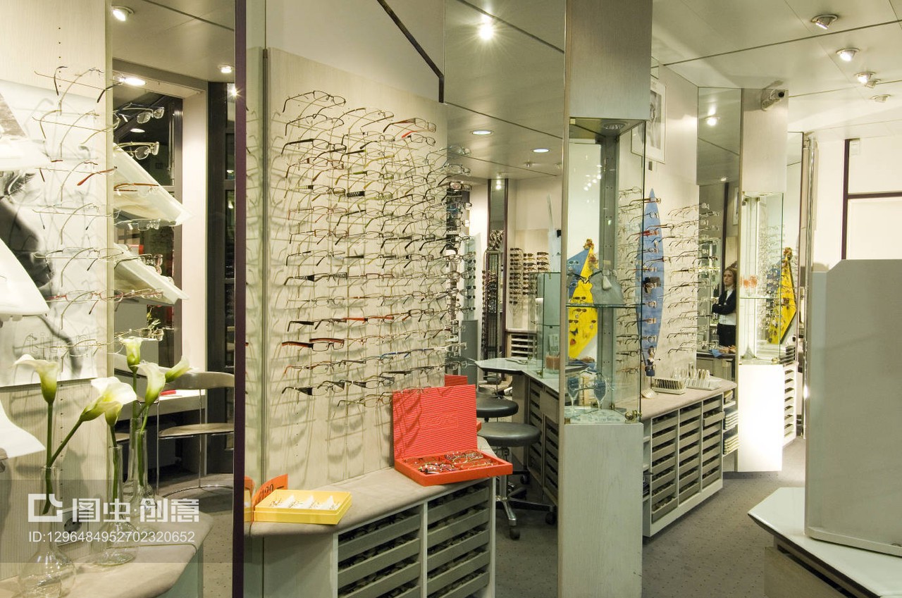 眼鏡銷售的藝術(shù) 如何選擇一副完美的眼鏡